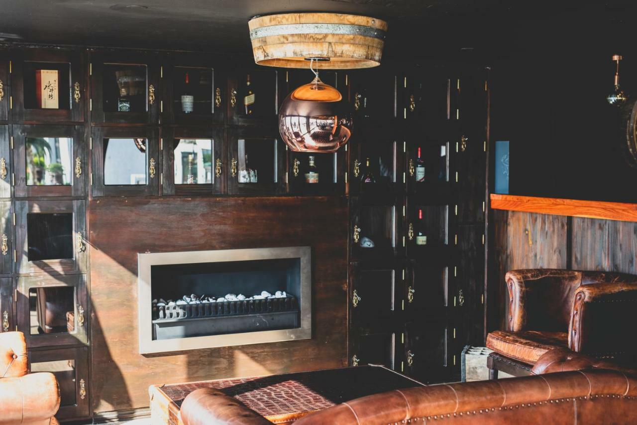 Iris Boutique Hotel Уолфиш-Бей Экстерьер фото