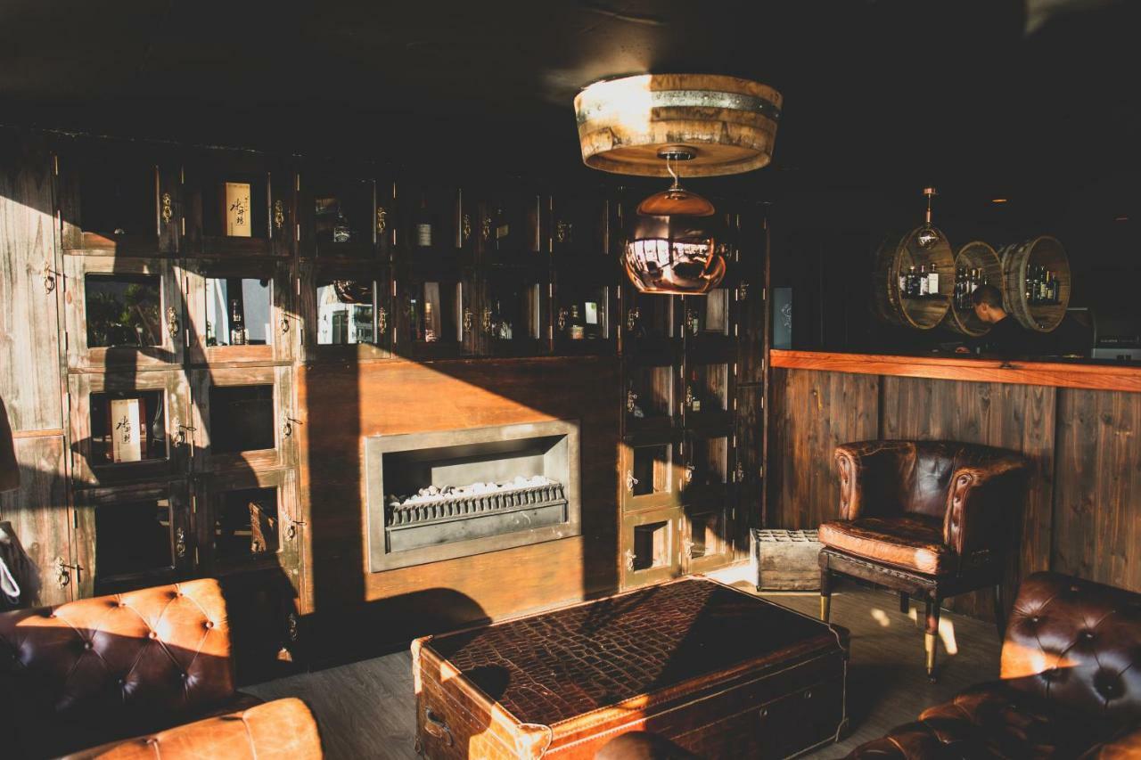 Iris Boutique Hotel Уолфиш-Бей Экстерьер фото